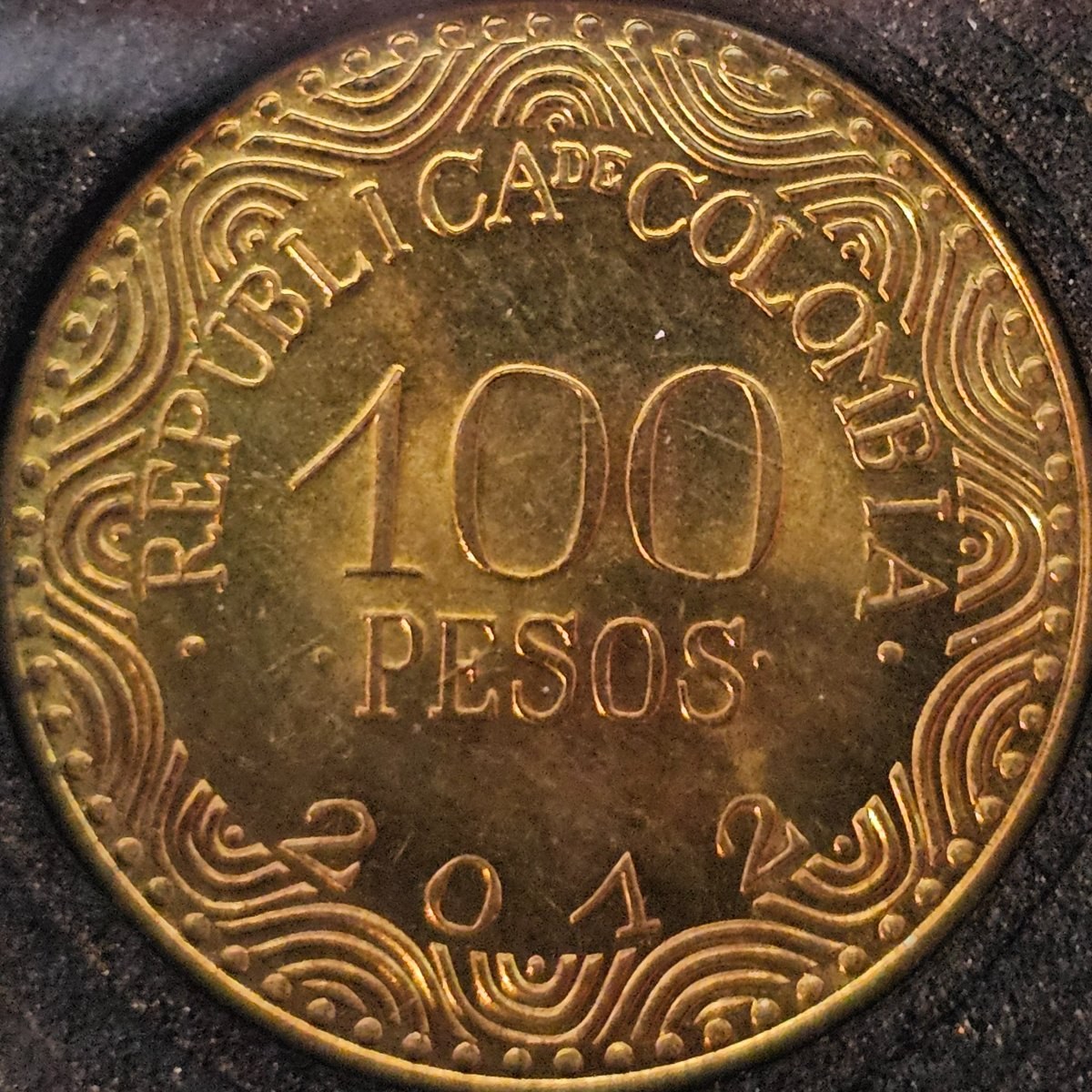 Anverso de 100 pesos, foto de Colección propia (Foto propia)